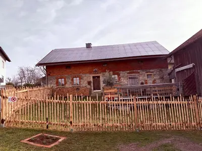 Das Gebäude in dem sich das Ferienhaus befindet