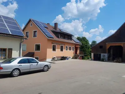 Das Gebäude in dem sich die Ferienwohnung befindet