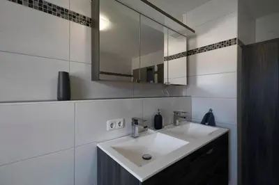 Grundriss der Unterkunft 3-Bedroom Apartment with Garden Near US Army Gate 1
