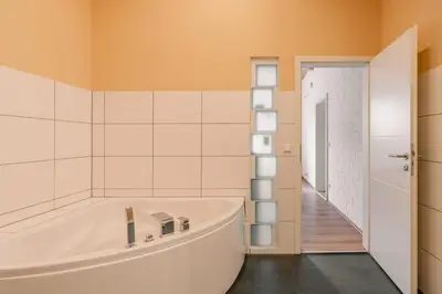 Ein Badezimmer in der Unterkunft Exklusive große Ferienwohnung für 7 Personen, Parkplatz, Balkon, 3 Schlafzimmer