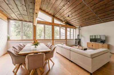 Ein Sitzbereich in der Unterkunft Exklusive große Ferienwohnung für 7 Personen, Parkplatz, Balkon, 3 Schlafzimmer