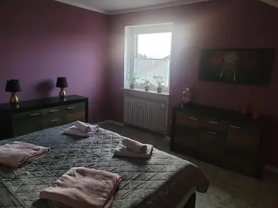 Ein Bett oder Betten in einem Zimmer der Unterkunft Alexas Ferienwohnung