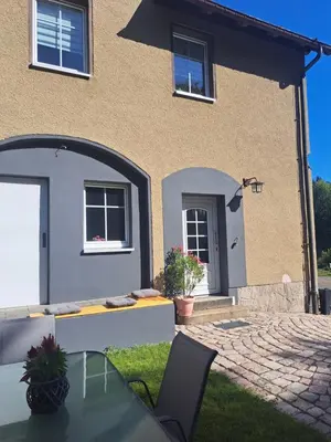 Das Gebäude in dem sich die Ferienwohnung befindet