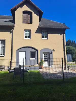 Das Gebäude in dem sich die Ferienwohnung befindet