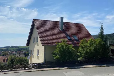 Das Gebäude in dem sich die Ferienwohnung befindet