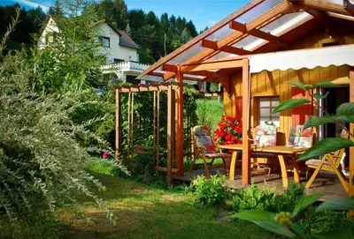 Ein Garten an der Unterkunft Ferienhaus Auszeit - Im Herzen der Natur