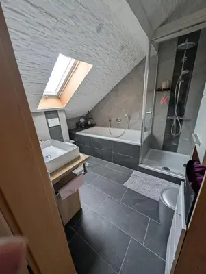 Ein Badezimmer in der Unterkunft Dachgeschosswohnung mit Loftcharakter