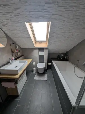 Ein Badezimmer in der Unterkunft Dachgeschosswohnung mit Loftcharakter