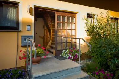 Ein Garten an der Unterkunft Ferienwohnung Lichtblau