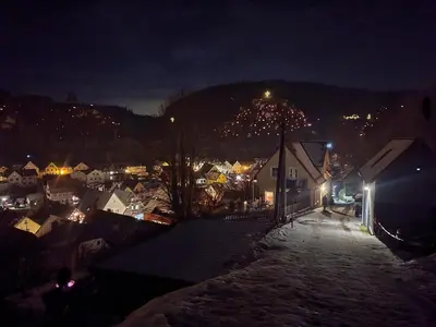 Ein allgemeiner Bergblick oder ein Berglick von der Ferienwohnung aus