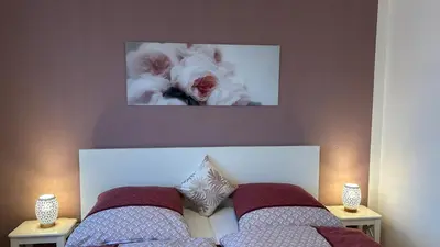 Ein Bett oder Betten in einem Zimmer der Unterkunft Gemütliches Apartment mit Balkon und Parkplatz im Zentrum