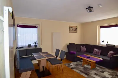 Ein Sitzbereich in der Unterkunft Ferienwohnung Kulmbach