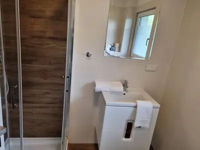 Ein Badezimmer in der Unterkunft Ferienhaus Sanddornweg an der Therme Obernsees