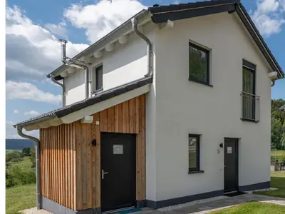 Das Gebäude in dem sich das Ferienhaus befindet