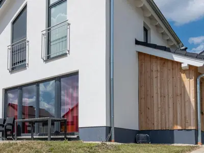 Das Gebäude in dem sich das Ferienhaus befindet
