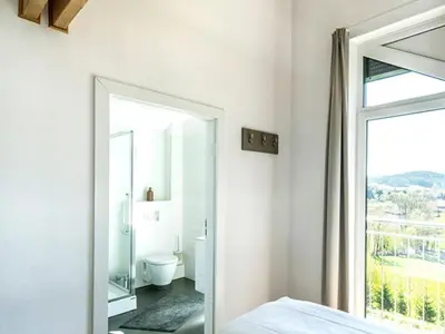 Ein allgemeiner Bergblick oder ein Berglick von des Ferienhauses aus