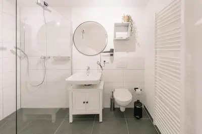 Ein Badezimmer in der Unterkunft 5 Min Central 1-Room Apartment - free parking 600 mbit Wifi