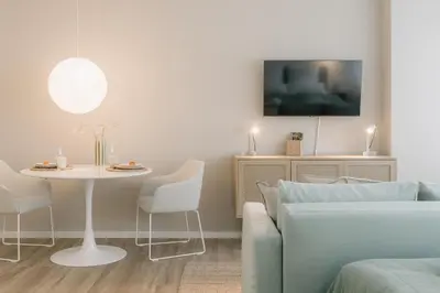 Ein Sitzbereich in der Unterkunft 5 Min Central 1-Room Apartment - free parking 600 mbit Wifi