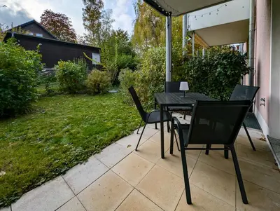 Ein Garten an der Unterkunft Moderne Ferienwohnung in ruhiger idyllischer Lage 2 plus 2 Personen möglich