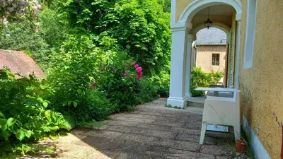 Ein Garten an der Unterkunft Design Apartment In The Historic Mittermurnthal