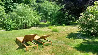 Ein Garten an der Unterkunft Design Apartment In The Historic Mittermurnthal
