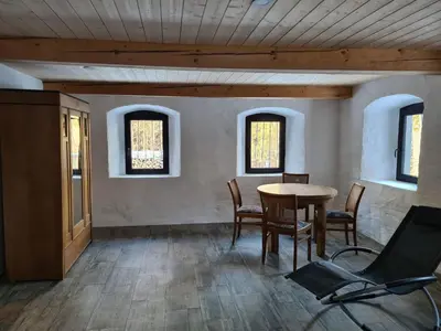 Ein Sitzbereich in der Unterkunft Ferienhaus Waldglück