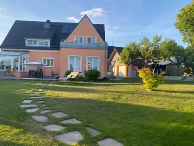 Ein Garten an der Unterkunft Ferienwohnung Küffner