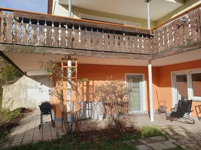 Das Gebäude in dem sich die Ferienwohnung befindet