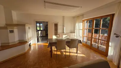 Ein Sitzbereich in der Unterkunft Ferienwohnung Dirscherl