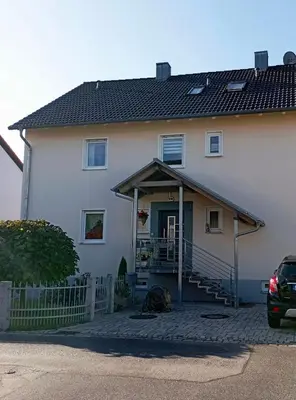 Das Gebäude in dem sich die Ferienwohnung befindet