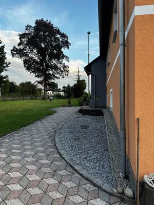 Ein Garten an der Unterkunft Wohnung für Monteure & Handwerker