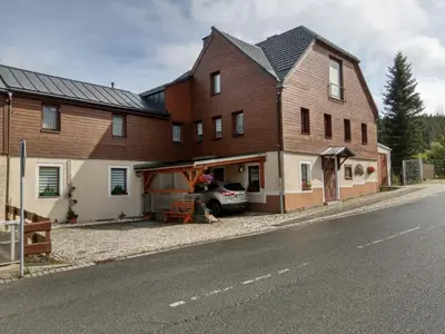 Das Gebäude in dem sich die Ferienwohnung befindet