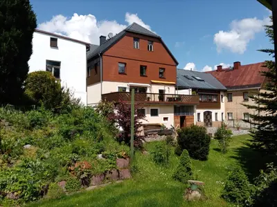 Ein Garten an der Unterkunft Ferienwohnung Im Wiesenthal