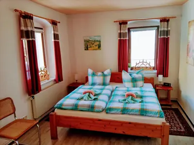 Ein Bett oder Betten in einem Zimmer der Unterkunft Ferienwohnung Im Wiesenthal