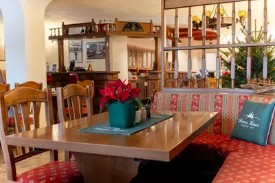 Ein Restaurant oder anderes Speiselokal in der Unterkunft Berggasthof Neues Haus