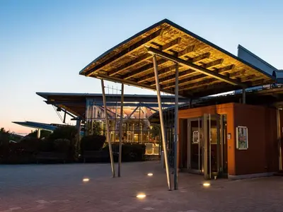 Das Gebäude in dem sich der Ferienpark befindet