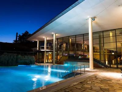Der Swimmingpool an oder in der Nähe von Panoramabungalow - DHH - mit Galerie