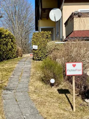 Das Gebäude in dem sich die Ferienwohnung befindet