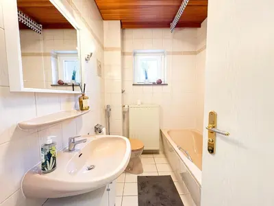 Ein Badezimmer in der Unterkunft Helle gemütliche 3-Zi-Whg mit Terrasse und Gartenzugang