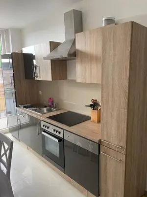 Küche/Küchenzeile in der Unterkunft 4 Raum Wohnung mit Balkon u Badewanne Phil 3