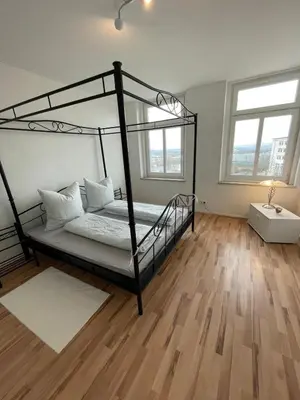 Ein Bett oder Betten in einem Zimmer der Unterkunft 4 Raum Wohnung mit Balkon u Badewanne Phil 3