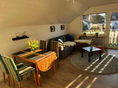 Ein Sitzbereich in der Unterkunft Ferienwohnung Kunterbunt