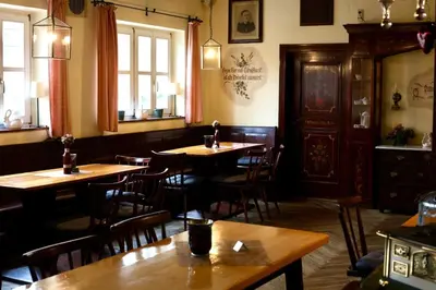 Ein Restaurant oder anderes Speiselokal in der Unterkunft Landhotel Neukirchner Hof