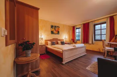 Ein Bett oder Betten in einem Zimmer der Unterkunft Landhotel Neukirchner Hof