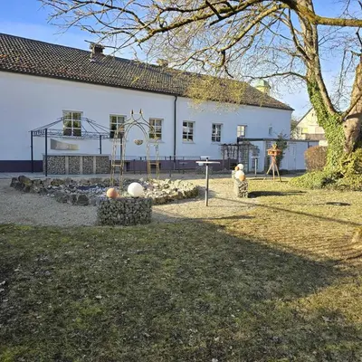 Ein Garten an der Unterkunft Landhotel Neukirchner Hof