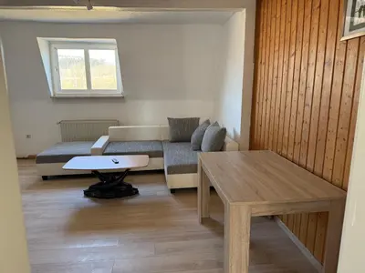 Ein Sitzbereich in der Unterkunft Ferienwohnung Goldener Drache