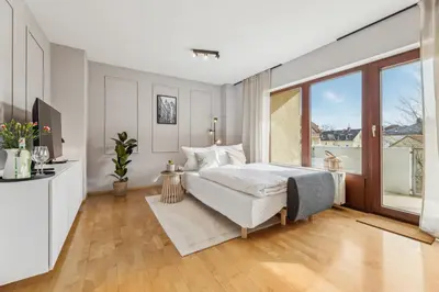 Ein Bett oder Betten in einem Zimmer der Unterkunft Stay Malou Apartment zentrumsnah mit Kaffee-Teebar, Arbeitsplatz, Balkon und kostenlosen Stellplatz