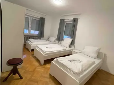 Ein Bett oder Betten in einem Zimmer der Unterkunft SAD902 Große Monteurwohnung Übergangswohnung