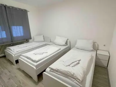 Ein Bett oder Betten in einem Zimmer der Unterkunft SAD902 Große Monteurwohnung Übergangswohnung