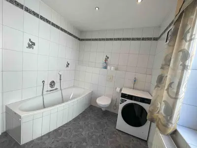 Ein Badezimmer in der Unterkunft SAD241 Große Monteurwohnung Übergangswohnung